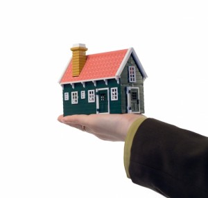 230635-real-estate-house-in-hand
